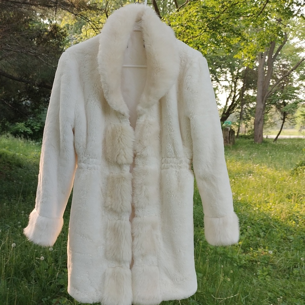 White faux fur coat never worn!!